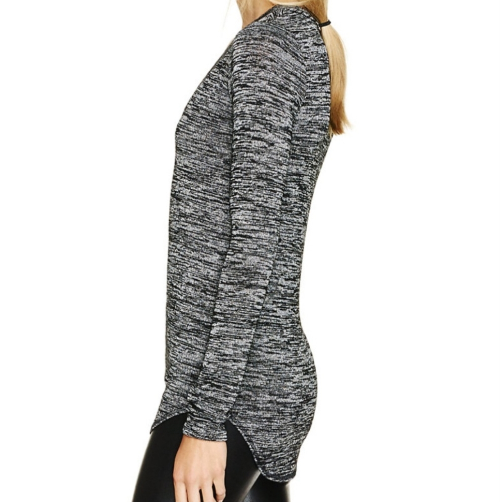 Wilfred Free Aritzia Agdal long sleeve v-neck relaxed fit shirt, sz M (PTP 16") - Picture 4 of 8